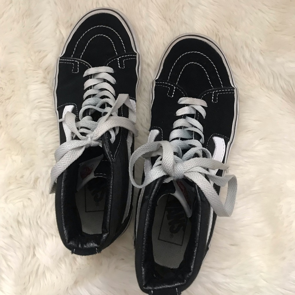black vans sk8 hi